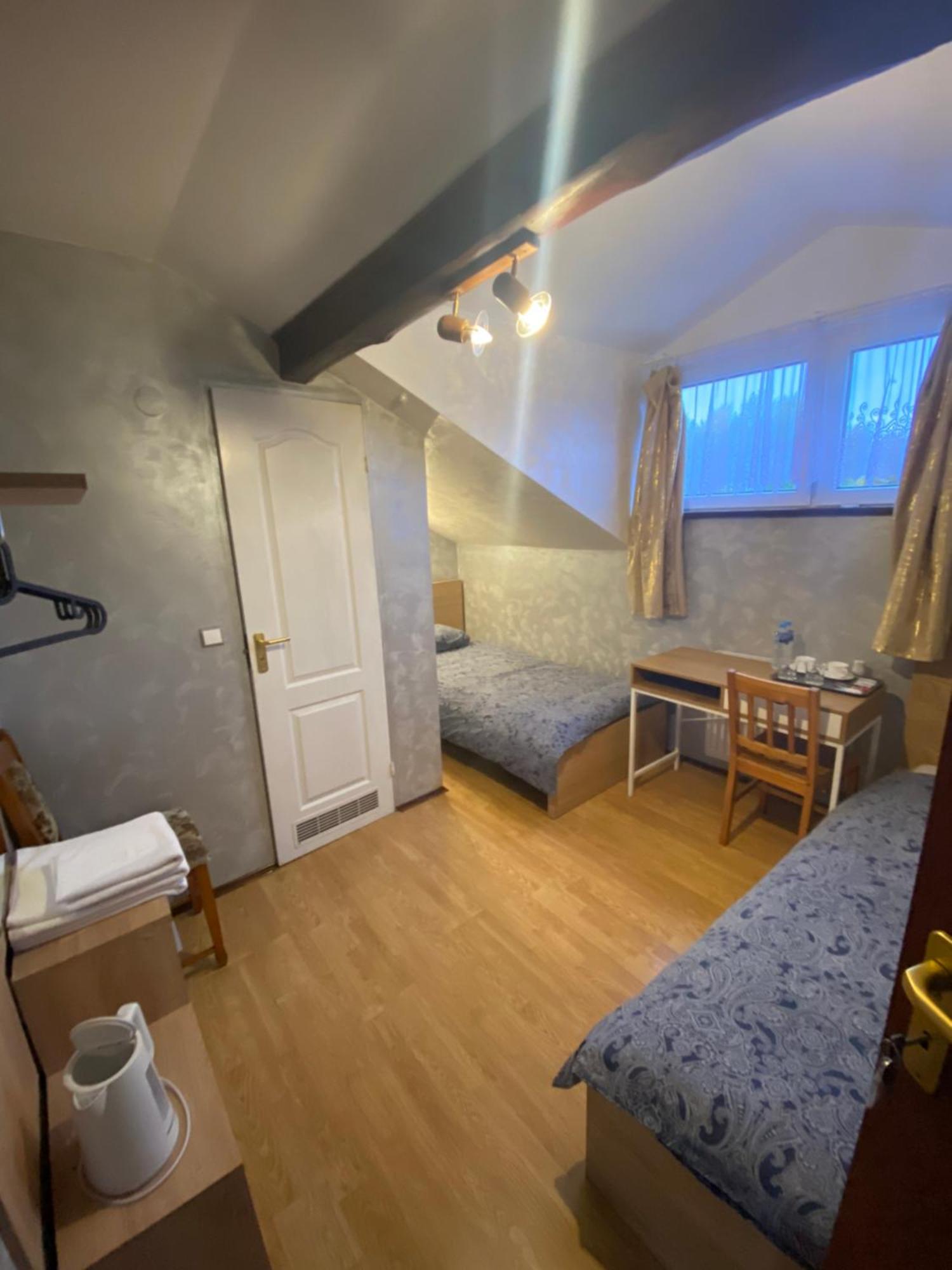 Hostel Homies Inn Celiny  Экстерьер фото